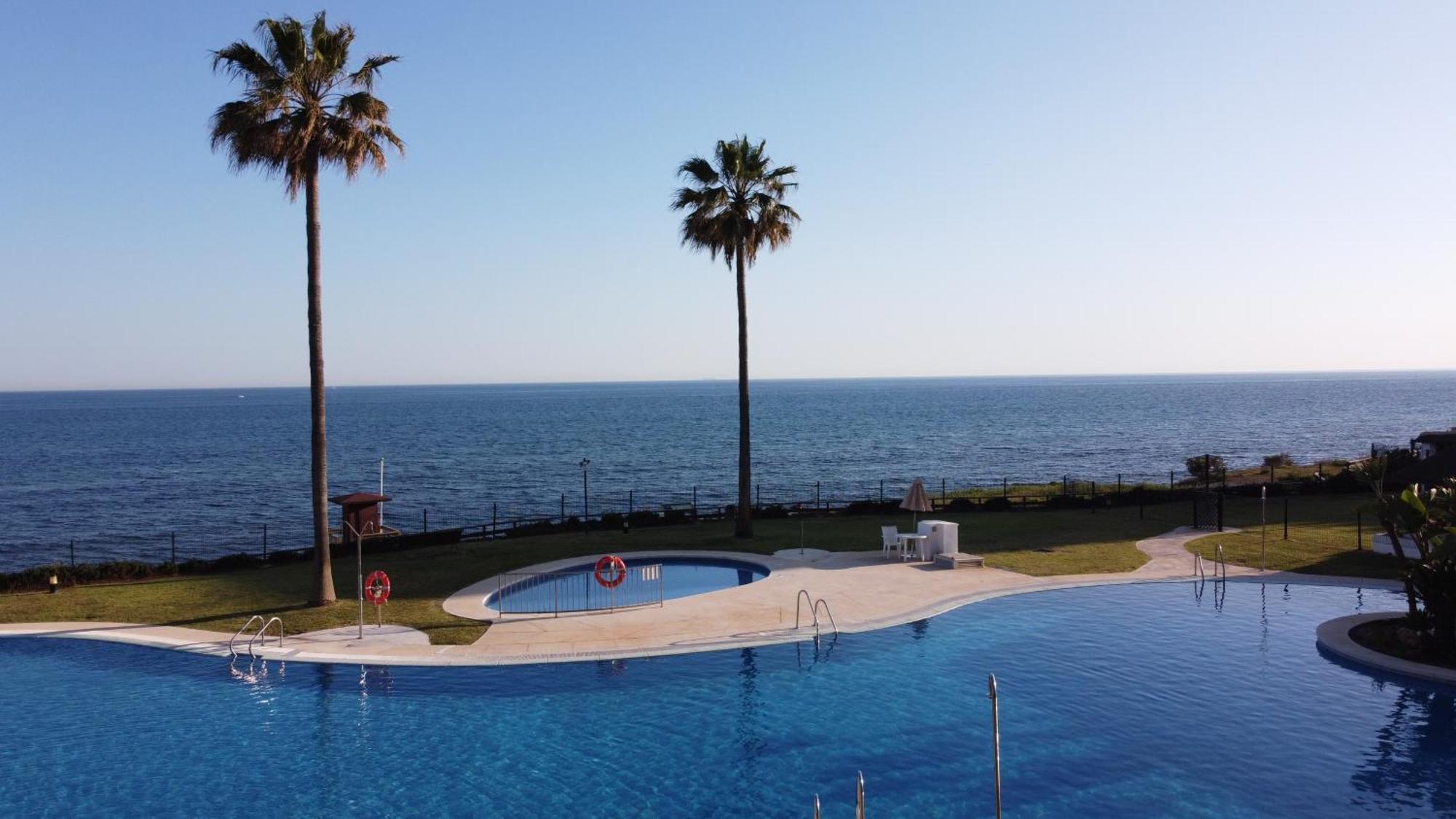Frontline Beach Ground Floor With Privet Garden, Mi Capricho 16 Mijas Buitenkant foto