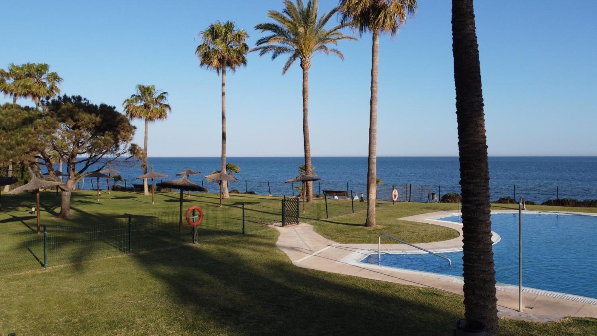 Frontline Beach Ground Floor With Privet Garden, Mi Capricho 16 Mijas Buitenkant foto