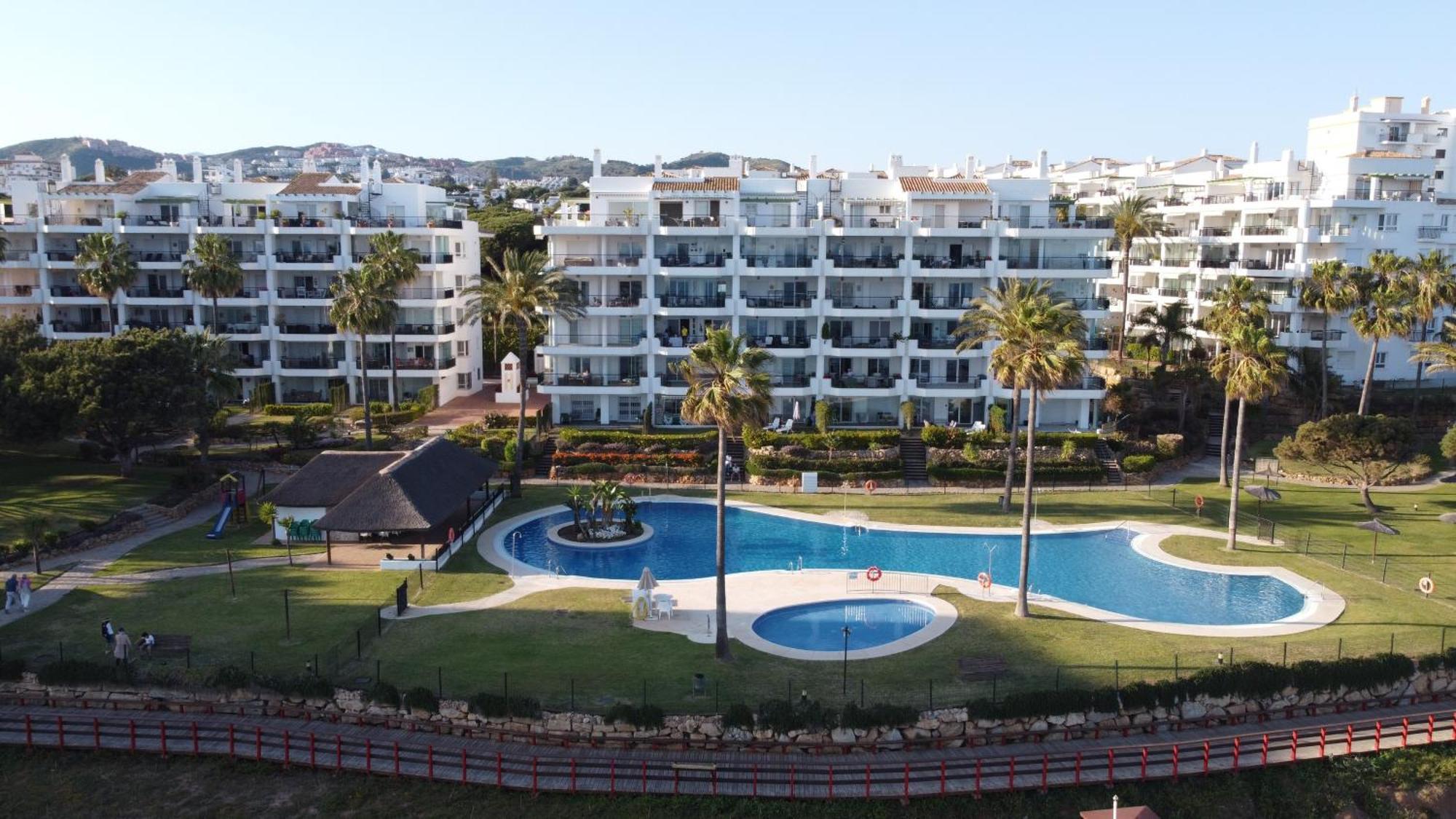 Frontline Beach Ground Floor With Privet Garden, Mi Capricho 16 Mijas Buitenkant foto