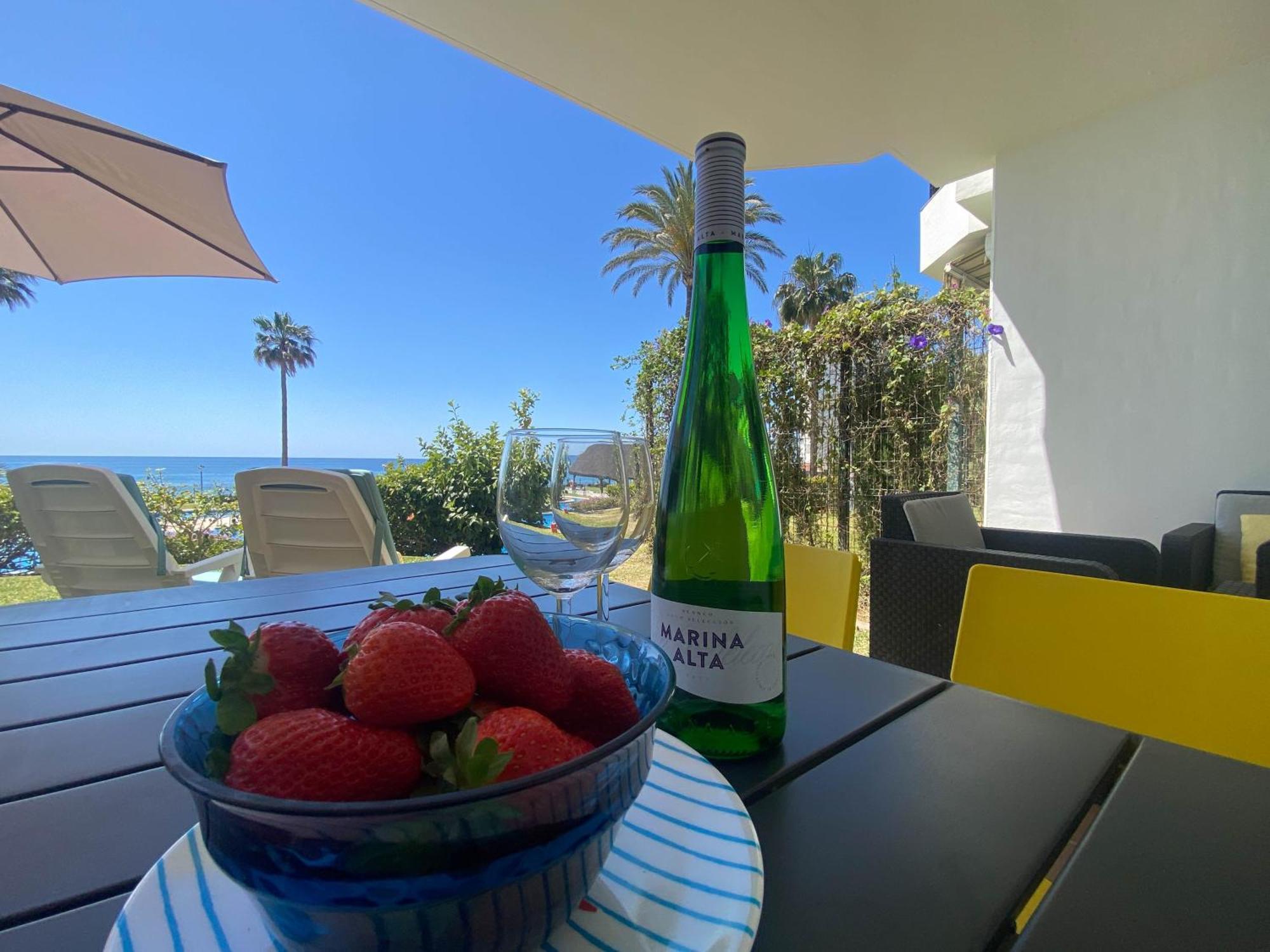 Frontline Beach Ground Floor With Privet Garden, Mi Capricho 16 Mijas Buitenkant foto