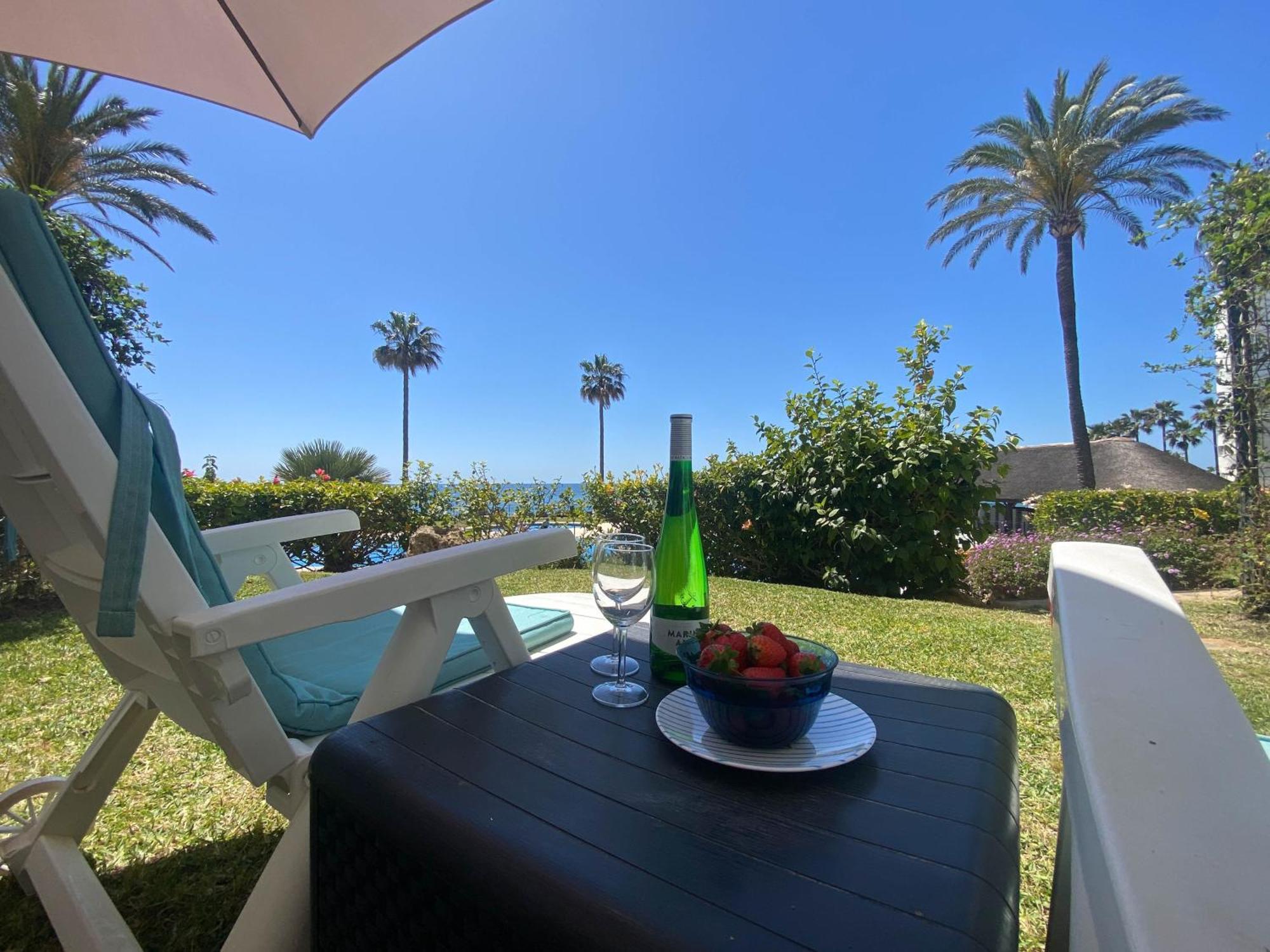 Frontline Beach Ground Floor With Privet Garden, Mi Capricho 16 Mijas Buitenkant foto