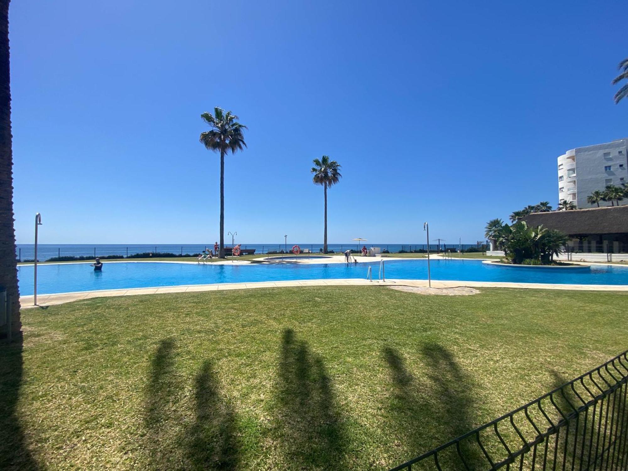 Frontline Beach Ground Floor With Privet Garden, Mi Capricho 16 Mijas Buitenkant foto
