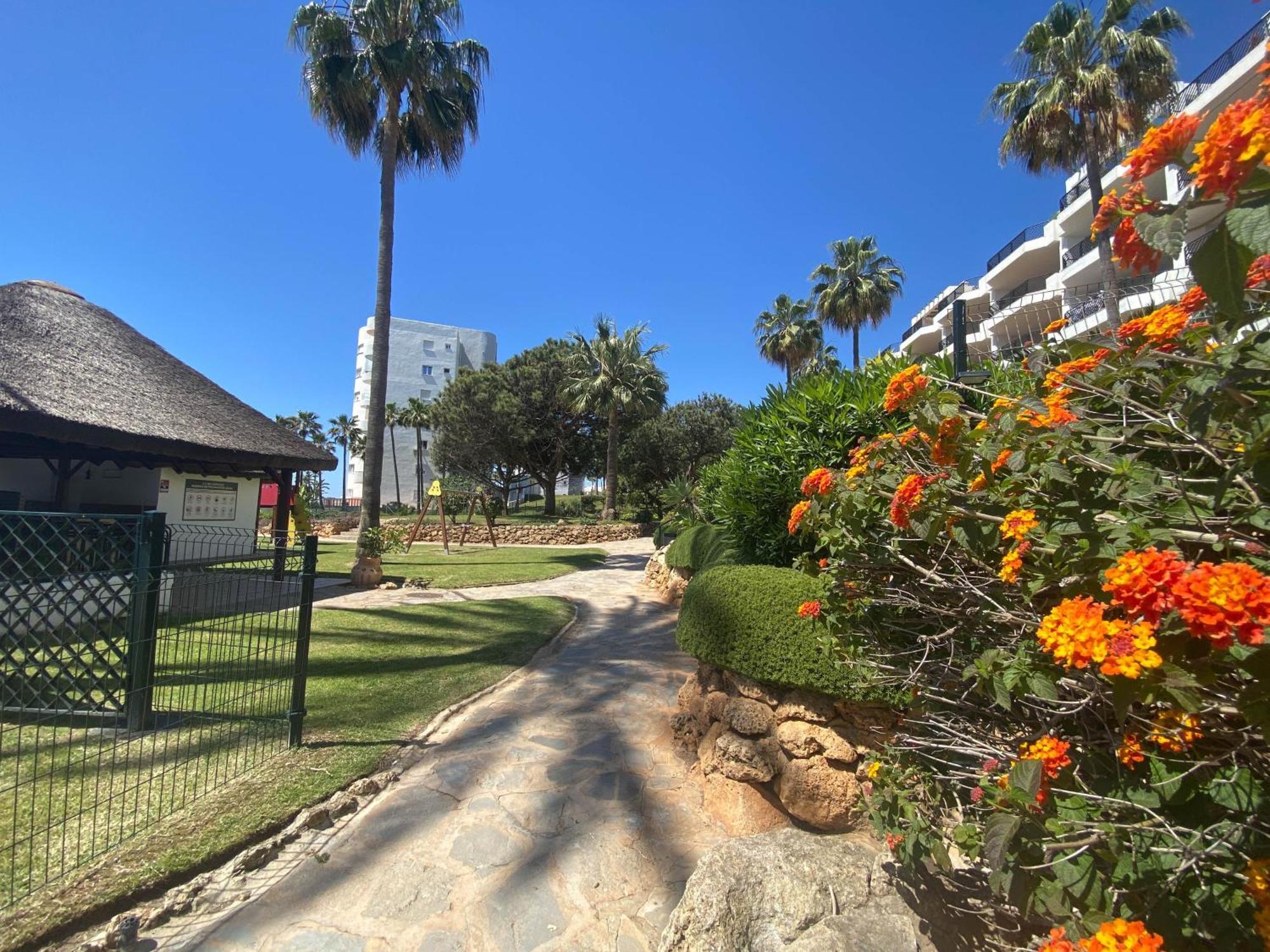Frontline Beach Ground Floor With Privet Garden, Mi Capricho 16 Mijas Buitenkant foto