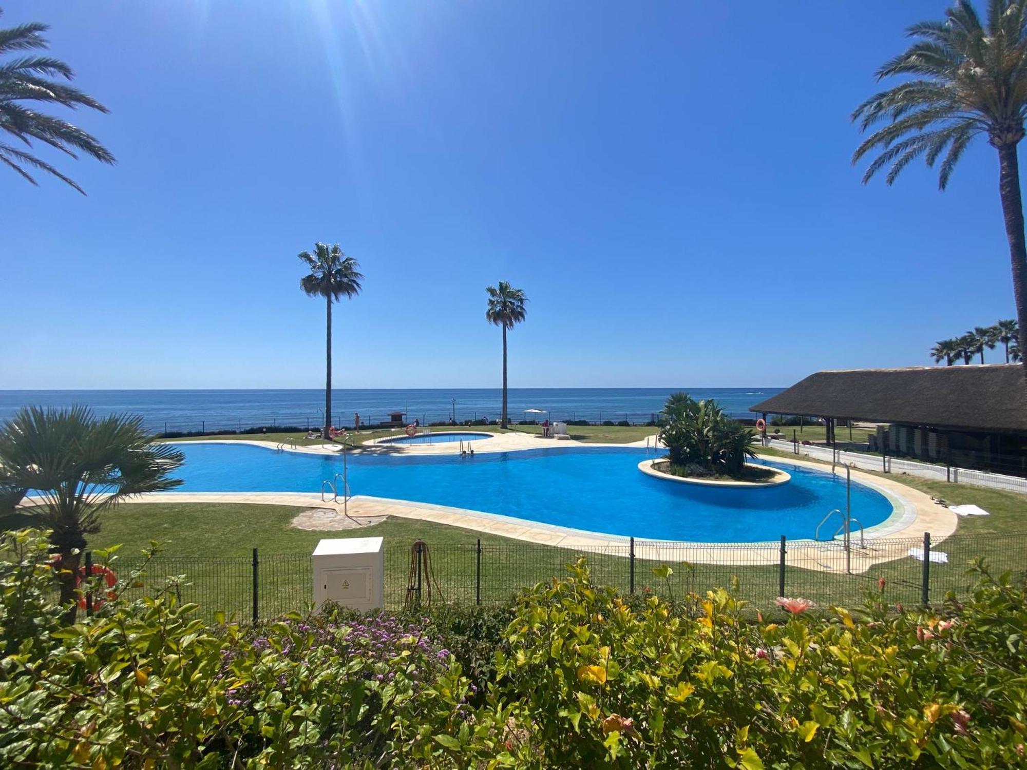 Frontline Beach Ground Floor With Privet Garden, Mi Capricho 16 Mijas Buitenkant foto